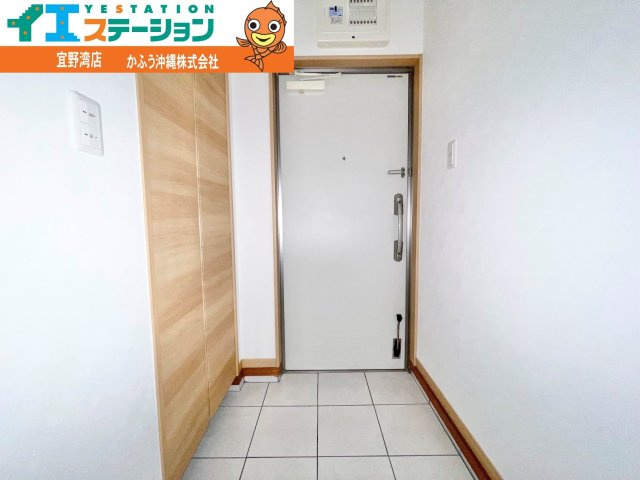 アベニールマンション宜野湾の玄関