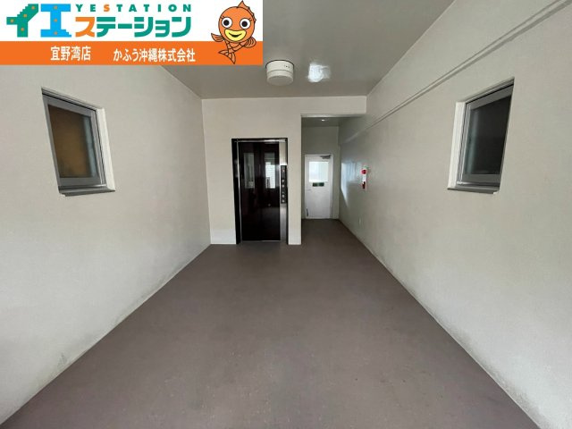 アベニールマンション宜野湾のロビー