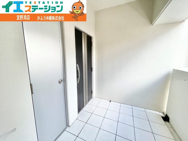 アベニールマンション宜野湾の玄関