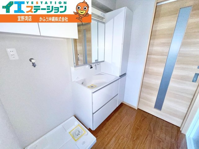 アベニールマンション宜野湾の独立洗面台