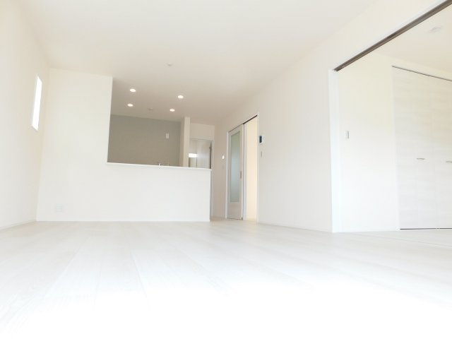 津島市宇治町字茶ノ里の新築一戸建の居間・リビング|◇リビング◇　　南面で明るいリビング１６．０帖　続き間ＬＤＫ２０．５帖♪
