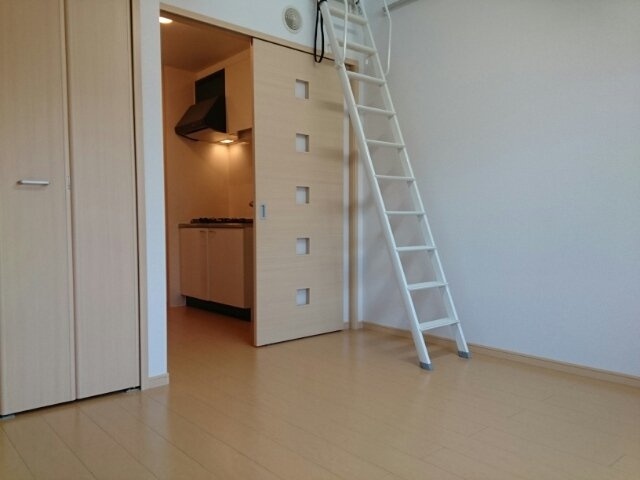 Ｓｕｎ　Ｂｅｌｌ＆寝屋川の内装|明るい色調の室内です