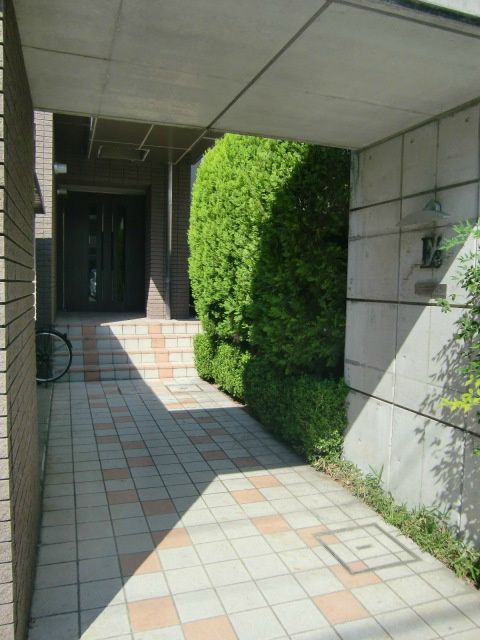 イーズガーデン中央のエントランス
