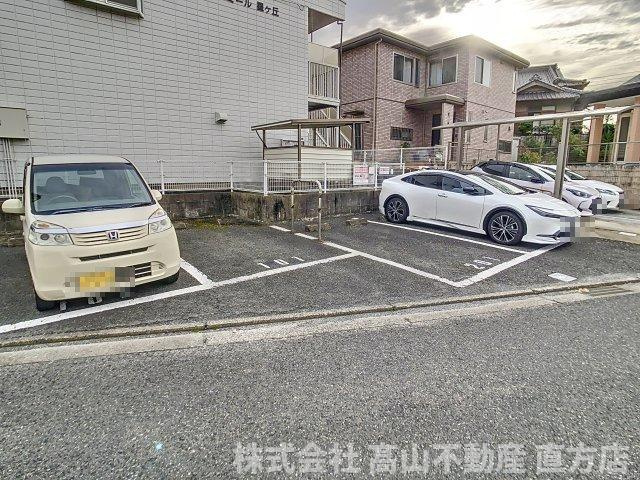 北九州市八幡西区星ケ丘７丁目のアパートの駐車場