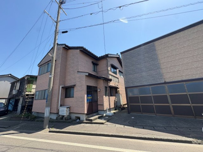 【外観】 | 上越市中央5丁目　車庫付き8DK