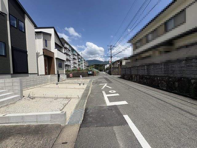 【その他】 | 糟屋郡須恵町上須恵28期　2号棟（全2棟）【仲介手数料無料・0円】 | 現地写真。前面道路です。