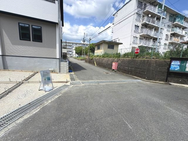 【その他】 | 糟屋郡須恵町上須恵28期　2号棟（全2棟）【仲介手数料無料・0円】 | 現地写真。前面道路です。