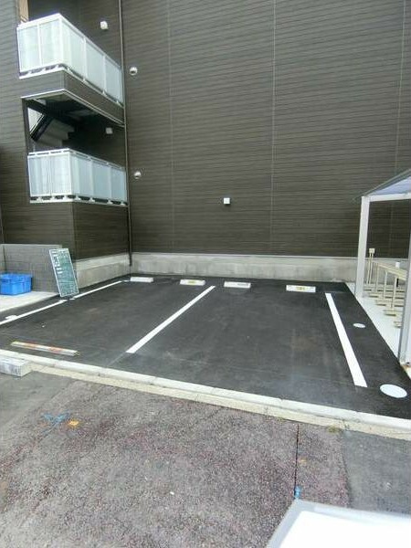 リブリ・砂田橋の駐車場