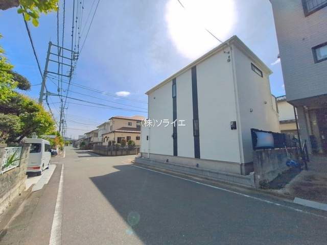 狭山市鵜ノ木全1棟　新築戸建　ハートフルタウンの前面道路含む現地写真