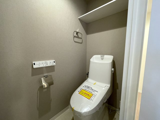 W.I.Cは２か所！狭くない３ＬＤＫでユトリの新生活をココで！横浜では必須？なバイク置場は無償！しかも、鍵付きで盗難防止対策もされている『コスモ横浜鶴ヶ峰』リノベーションのトイレ|清潔感のあるトイレです