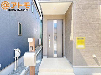 【玄関】 | 駿東郡清水町徳倉3期　新築戸建　1号棟 | 落ち着いた色合いの玄関はダブルロックで防犯性に優れた仕様になっています♪