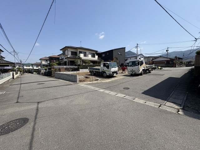 【その他】 | 糟屋郡須恵町新原第1　A号棟（全2棟）【仲介手数料無料・0円】 | 現地写真。前面道路です。
