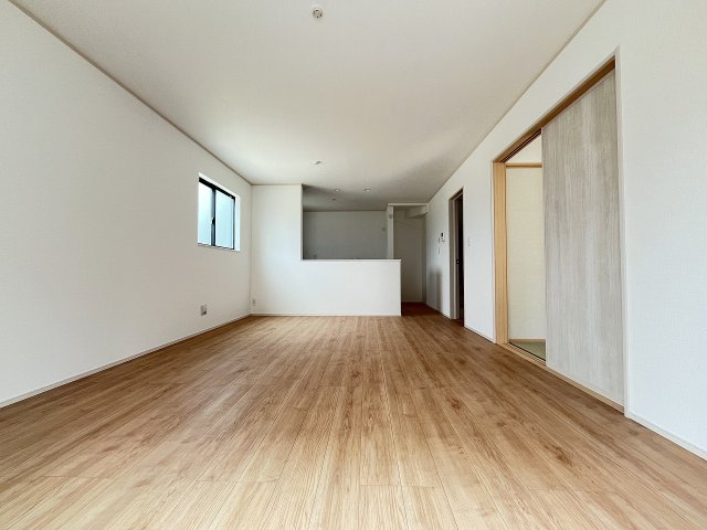 【内装】 | 糟屋郡須恵町新原第1　A号棟（全2棟）【仲介手数料無料・0円】 | 施工例。リビングです。施工例は完成時と異なる場合があります。