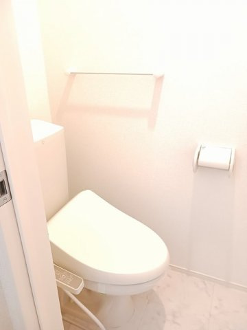 ベネヴォレンテＣのトイレ|ゆったりとした空間のトイレです