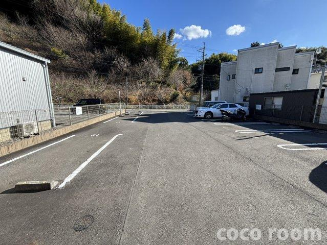 アリエルの駐車場