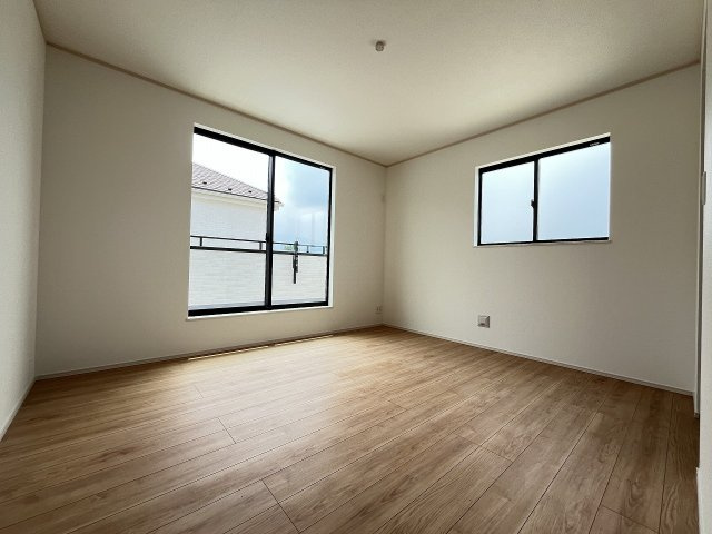 【寝室】 | 糟屋郡須恵町新原第1　B号棟（全2棟）【仲介手数料無料・0円】 | 施工例。施工例は完成時と異なる場合があります。
