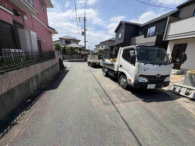 【その他】 | 糟屋郡須恵町新原第1　B号棟（全2棟）【仲介手数料無料・0円】 | 現地写真。前面道路です。