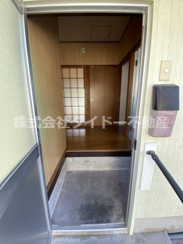 田中アパートの玄関