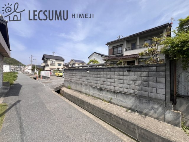 姫路市北原/中古戸建の前面道路含む現地写真
