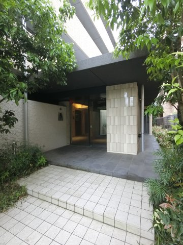 浦安市北栄３丁目の賃貸マンションのエントランス