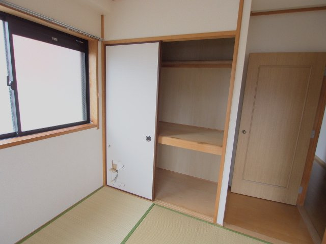クレセールⅡ番館の収納