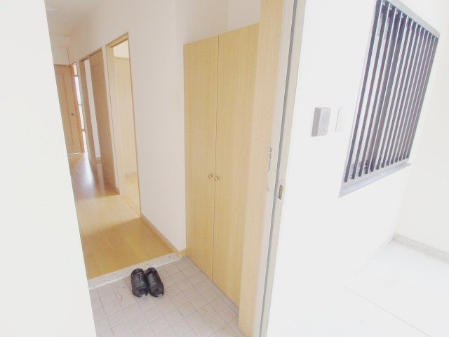 クレセールⅡ番館の玄関