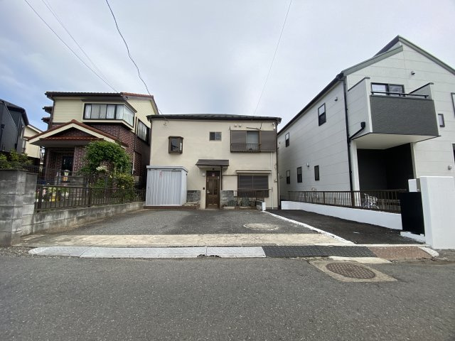 ゆとりの4LDK・2世帯仕様。小学校やスーパーも近く子育て世帯に最適。リフォーム相談も承ります！の前面道路含む現地写真|前面道路含む現地写真です