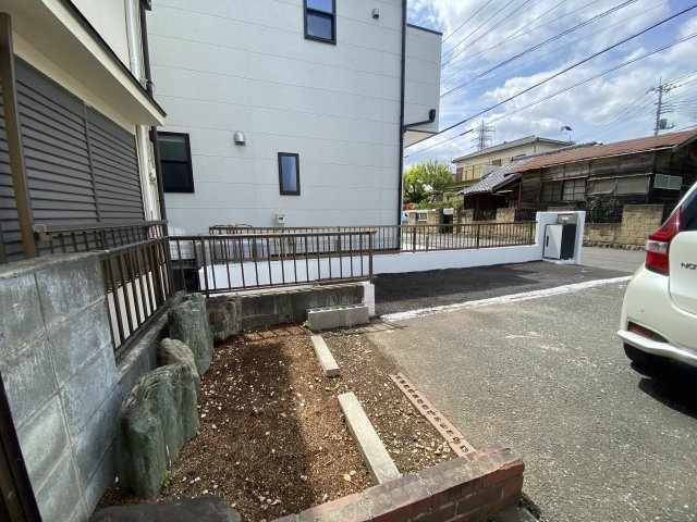 ゆとりの4LDK・2世帯仕様。小学校やスーパーも近く子育て世帯に最適。リフォーム相談も承ります！の庭