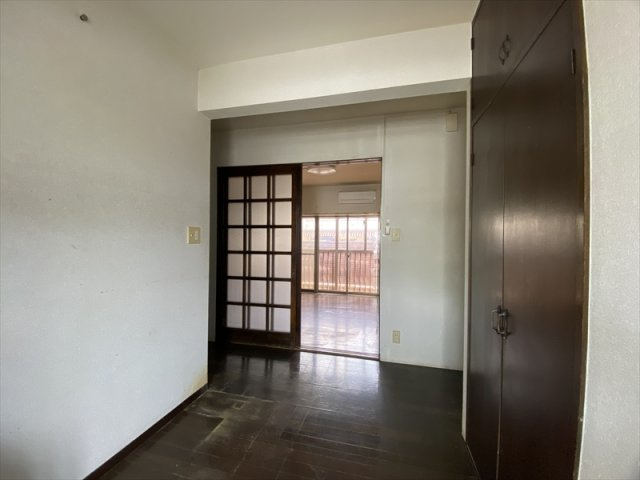 ゆとりの4LDK・2世帯仕様。小学校やスーパーも近く子育て世帯に最適。リフォーム相談も承ります！の洋室
