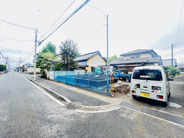 新築　高崎市中豊岡町　Heartful　Town　A号棟の前面道路含む現地写真|現地写真　北側接道幅員約7ｍ　西側接道幅員約3.2ｍ