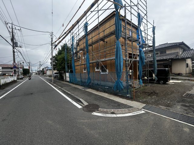 新築　高崎市中豊岡町　Heartful　Town　A号棟の前面道路含む現地写真|現地写真　北側接道幅員約7ｍ　西側接道幅員約3.2ｍ