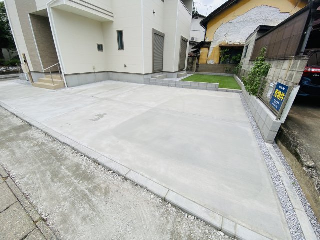 新築　高崎市中豊岡町　Heartful　Town　A号棟の駐車場|現地写真　駐車スペースは並列2台分可能です！
