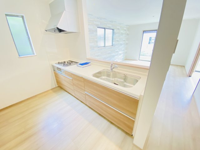 新築　高崎市中豊岡町　Heartful　Town　A号棟のキッチン|　間口2550ｍｍで作業スペースも広々！換気扇も汚れが付きにくくお掃除がし易い設計です。
