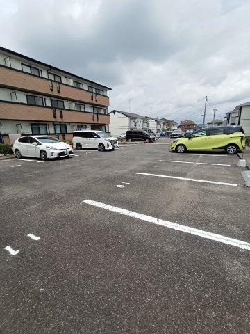 サンビレッジ上郷 A棟の駐車場