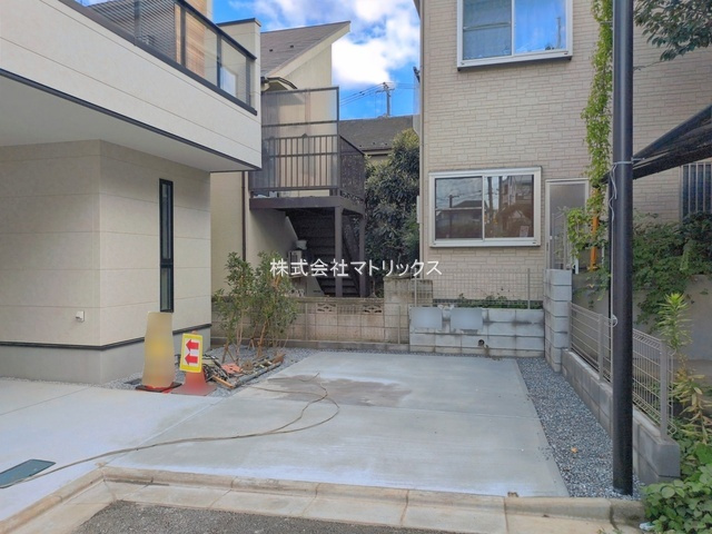 板橋区成増4丁目　土地33坪超　ZEH水準住宅　全3棟の駐車場|3号棟