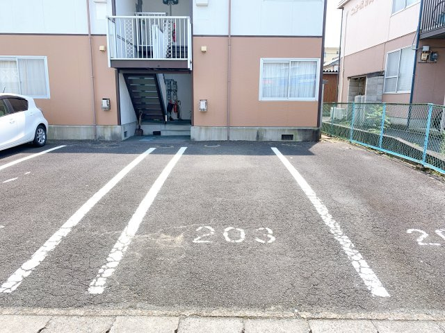 福知山市前田新町のアパートの駐車場|駐車場は２台無料付きです！！