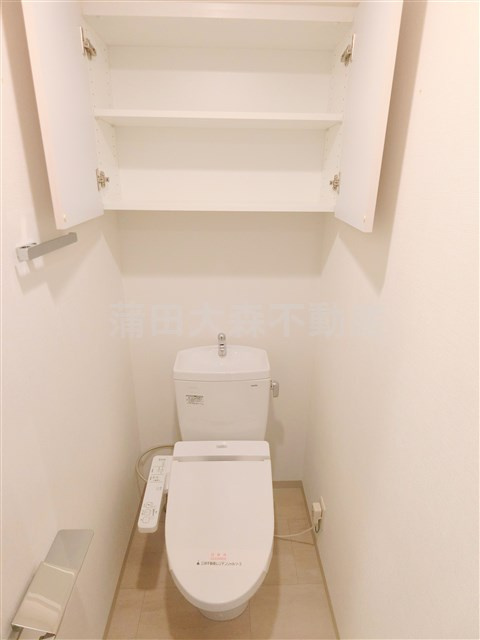Mia CasaⅡ(ミアカーサツーのトイレ|吊戸棚収納と温水洗浄便座付きのトイレ