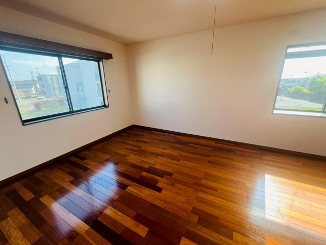 筑西市みどり町 リフォーム物件　の洋室|〇洋室　12帖〇
窓から明るい日差しが差し込みます！
2026年4月撮影
