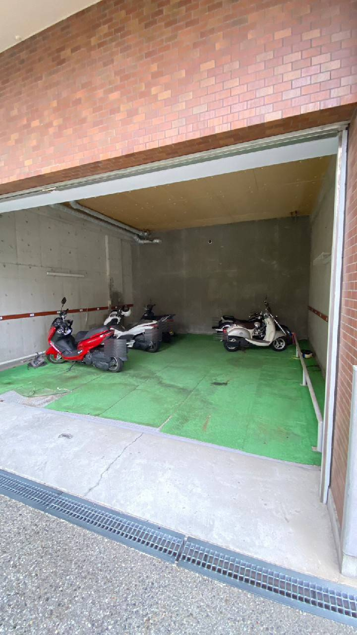 コスモ西宮の駐車場|バイク置き場