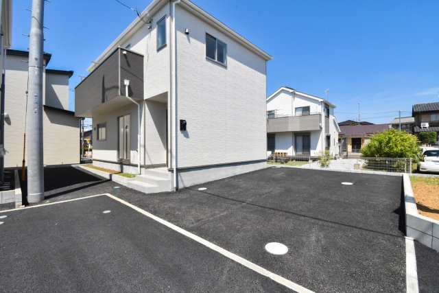 富士見市大字東大久保の新築一戸建の外観|敷地63坪、カースペース2台分、ゆとりの新築一戸建てです。