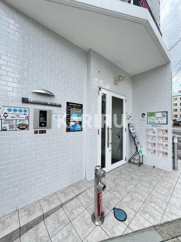 Ｋ＇ｓＬＡＮＤＭＡＲＫ鶴見のエントランス