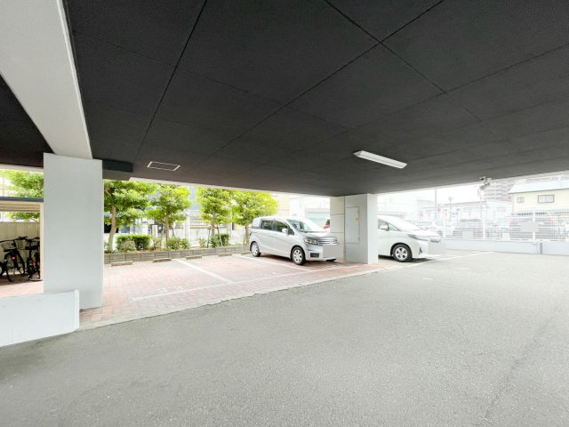 プレザント博多南の駐車場|車をお持ちの方に嬉しい駐車場付きの物件です