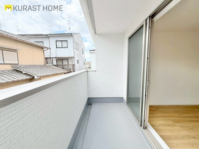 京都市伏見区羽束師鴨川町　新築戸建のバルコニー