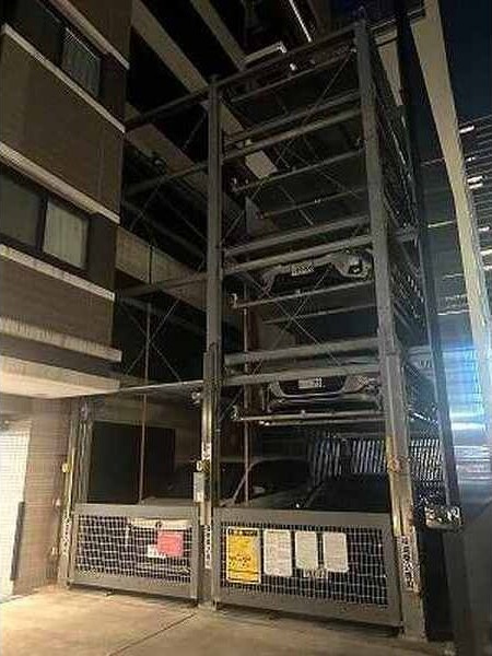 オープンレジデンシア名古屋栄の駐車場