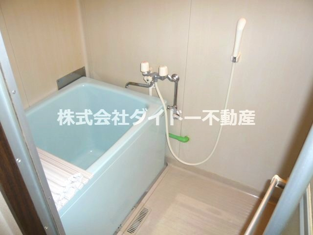 ホワイトコーポの浴室