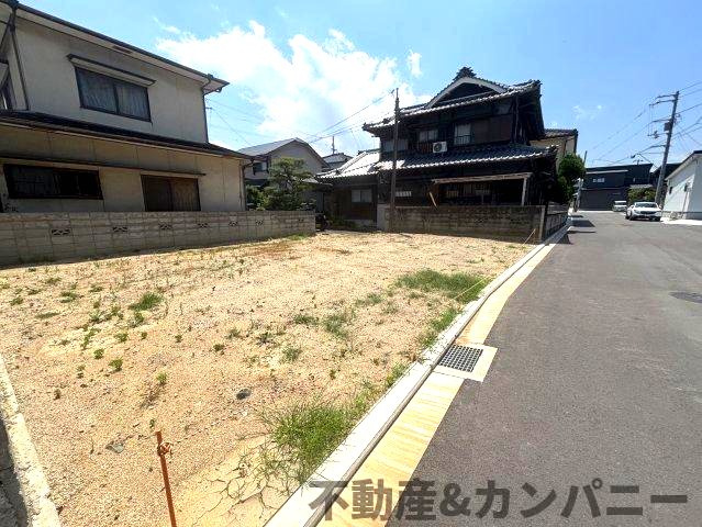 伊予市下吾川のおトチ　伊予市下吾川売土地の前面道路含む現地写真|前面道路含む現地写真です