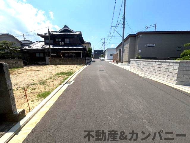 伊予市下吾川のおトチ　伊予市下吾川売土地の前面道路含む現地写真|前面道路含む現地写真です