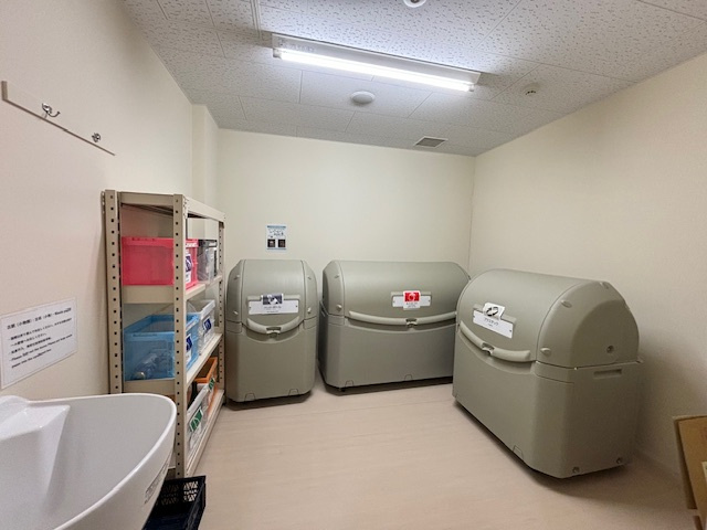 ゴミ捨て場：各階にゴミ捨て場あり