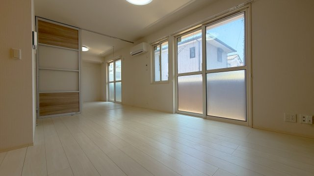 アンソレイエ自由ヶ丘の居間・リビング