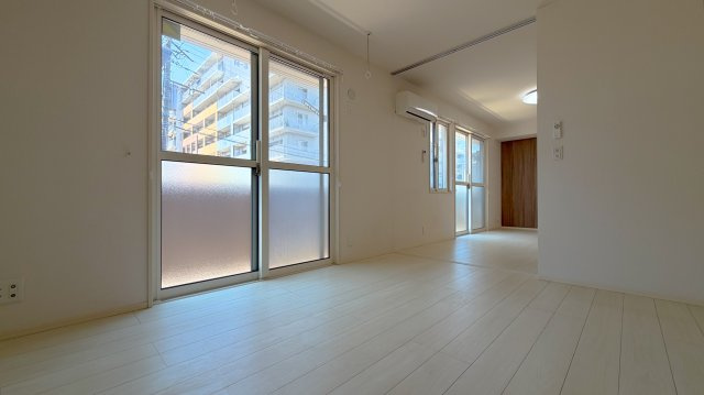 アンソレイエ自由ヶ丘の洋室